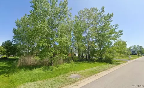 7506 Congressional Dr, Lockport Town, NY 14094