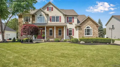 69 Hazelwood Ln, Grand Island, NY 14072