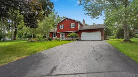 162 Brentwood Ln, Perinton, NY 14450