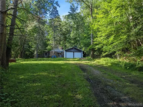 9432 Crump Rd, Colden, NY 14069