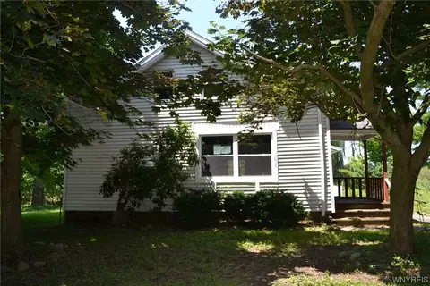 2048 Eden Evans Center Rd, Eden, NY 14057