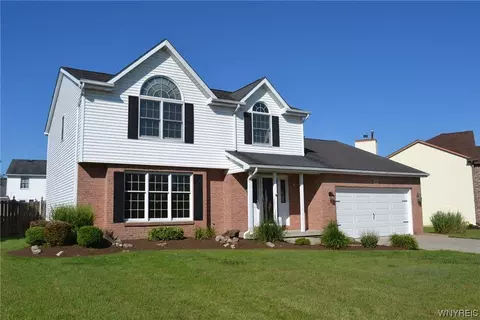 46 Camelot Dr, West Seneca, NY 14224