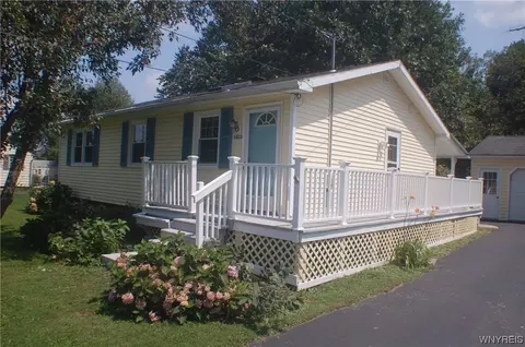 5423 Scranton Rd, Hamburg, NY 14075
