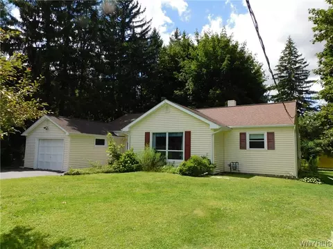3250 Zoeller Rd, Alden, NY 14004
