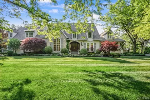 224 Village Pointe Ln, Amherst, NY 14221