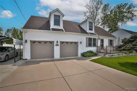 6242 Bartz Rd, Lockport, NY 14094