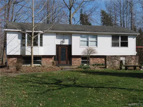 11 Oval St, Brant, NY 14027