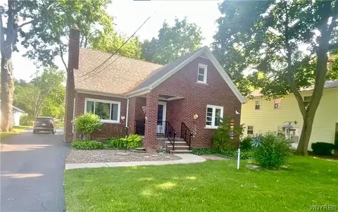706 Ridge Rd, Lewiston, NY 14092