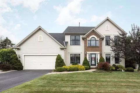 5212 Woodway Ct, Hamburg, NY 14075