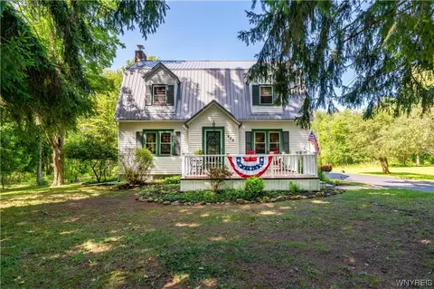 426 Falls Rd, Aurora, NY 14170