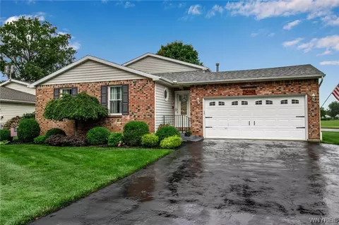 1366 Dangelo Dr, North Tonawanda, NY 14120