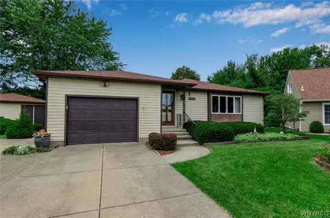 6430 Trillium Ct, Lake View, NY 14085