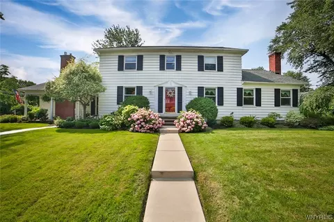 5 Evermay Ln, Amherst, NY 14221