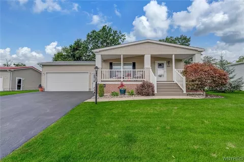 4606 Leytonstone Ave, Clarence, NY 14031