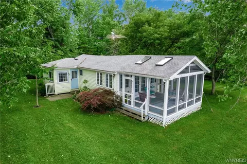 10925 Petrie Ln #33, Yates, NY 14098