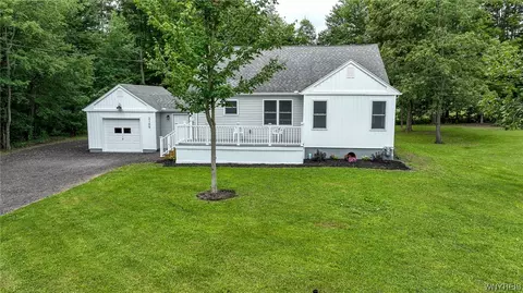 2105 Hemlock Rd, Eden, NY 14057