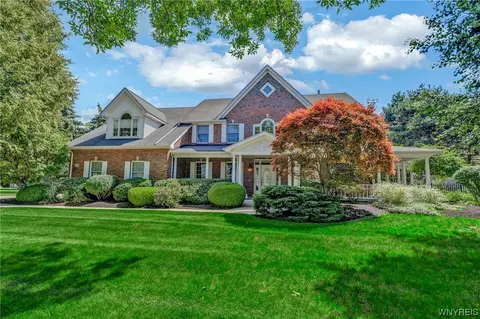 106 N Woodside Ln, Amherst, NY 14221
