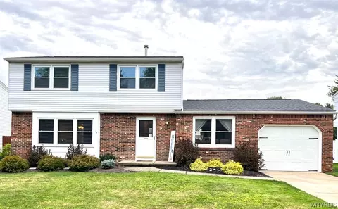 42 Oakbrook Dr, West Seneca, NY 14224