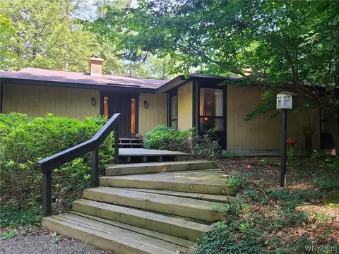 89 Hardwood Ct, Glenwood, NY 14069