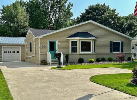 10895 Bodine Rd, Clarence, NY 14031