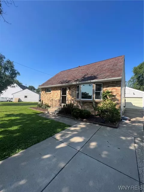 4 Stewart Dr, Depew, NY 14043