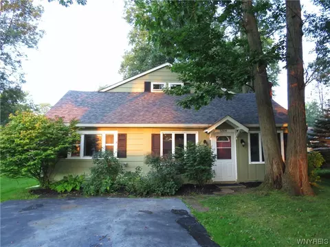 3309 Greenway Rd, Grand Island, NY 14072