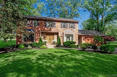 72 Pinehurst Ct, East Amherst, NY 14051