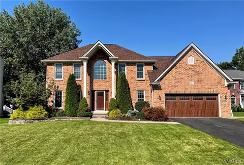 122 Landings Dr, Amherst, NY 14228