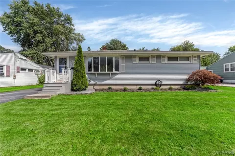 18 Cherry St, Lockport, NY 14094
