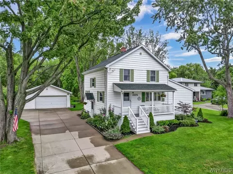 2275 Berg Rd, West Seneca, NY 14218