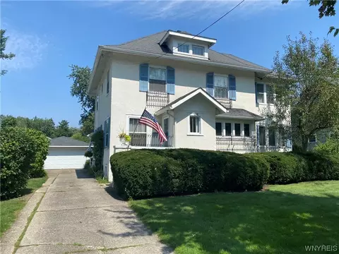 195 Pleasant Ave, Hamburg, NY 14075