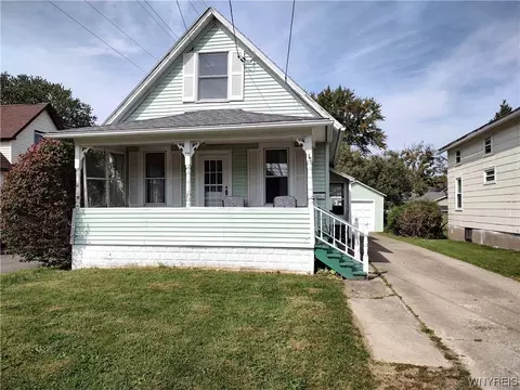 73 Lake St, Evans, NY 14006