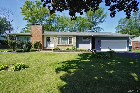 137 Sunset Dr, Hamburg, NY 14075