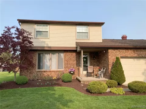 34 Rollingwood Dr, Lancaster, NY 14086