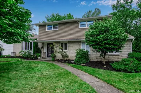 106 Foxpoint W, Amherst, NY 14221