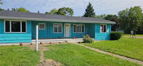 1414 Highland Pkwy, Evans, NY 14047