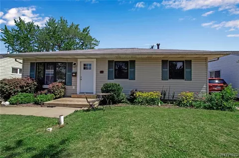 17 Winkler Dr, Tonawanda, NY 14150