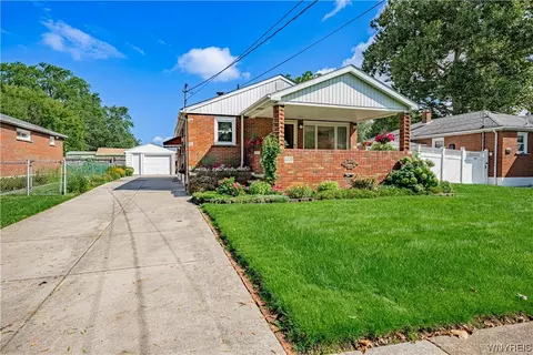 6724 Frontier Ave, Niagara Falls, NY 14304