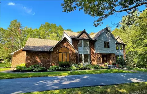3 Hidden Mdw, Orchard Park, NY 14127
