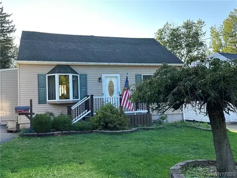 42 Walnut Rd, West Seneca, NY 14224