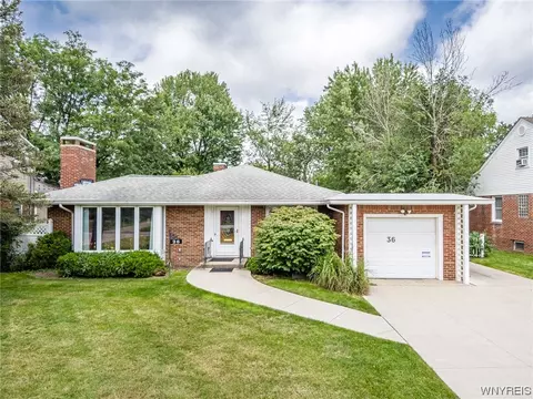 36 North Dr, Amherst, NY 14226