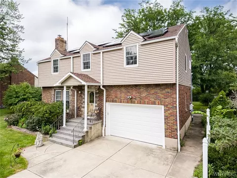 32 North Dr, Amherst, NY 14226