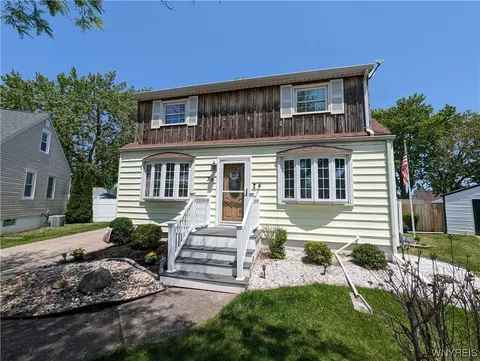 39 Sutley Ct, Tonawanda, NY 14150
