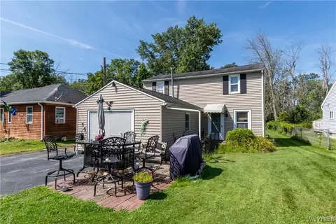 2454 1st St, Grand Island, NY 14072