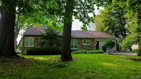 325 S 1st St, Lewiston, NY 14092