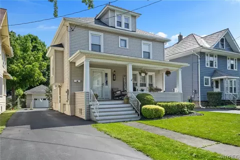 32 Livingston Pl, Lockport, NY 14094