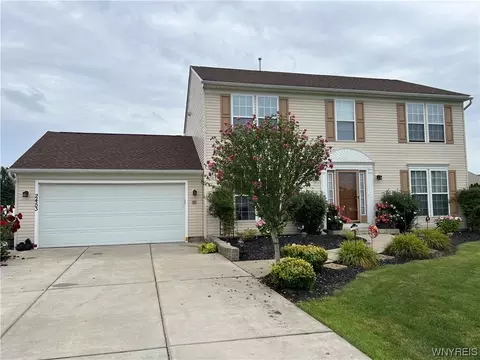 2453 King Fisher Ln, Wheatfield, NY 14304