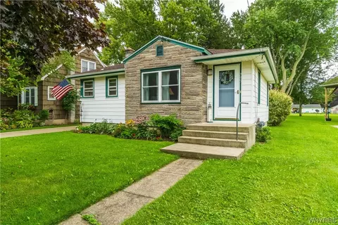 795 E Robinson St, North Tonawanda, NY 14120