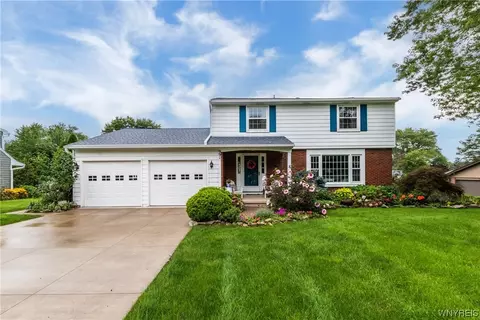 991 Foxcroft Rd, Grand Island, NY 14072