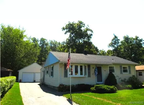 4671 Tomaka Dr, Hamburg, NY 14075
